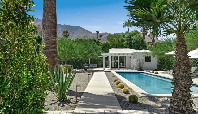 The Knot - The Ultimate Palm Springs Bungalow