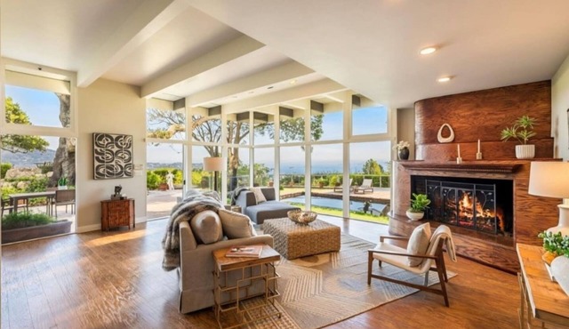The Oak - Luxury 4B4B Resort Stay in San Rafael with Pool and Hot Tub
