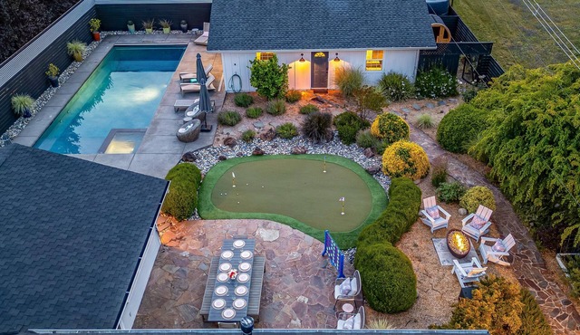The Palmer Farmhouse Pool Spa Putting Sauna Walk to DT