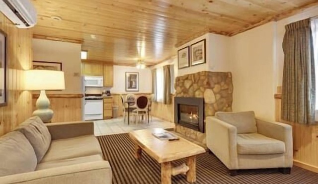 This Spacious 2 Bedroom 1 Bath Townhouse in South Lake Tahoe Sleeps 6