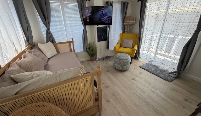 Tiny House Hideaway with Hot Tub and Fire Pit near CLU in Thousand Oaks