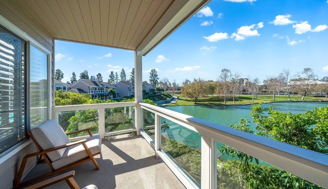 Tranquil 3BR Lakefront Haven｜ Gated Community｜Lake View｜Dedicated Office #185