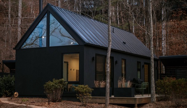 Tranquil Modern Hideaway | Hot Tub | Wood Stove | Firelight at Shope Creek
