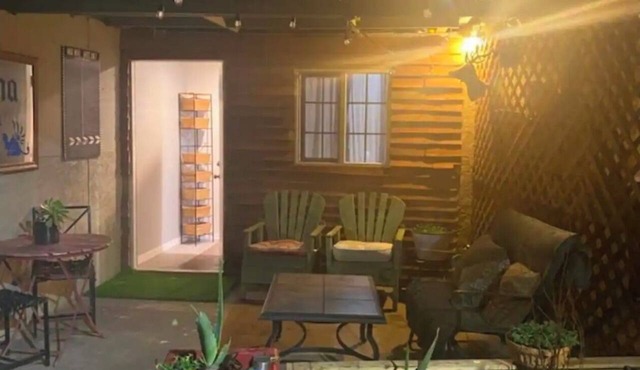 Tranquil studio with AC in charming Hawthorne perfect for getaway