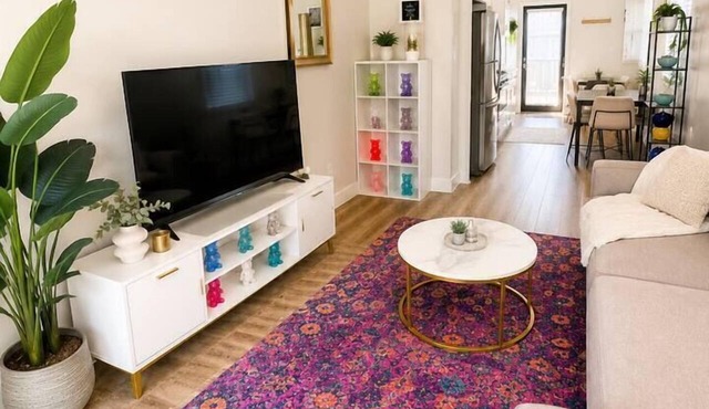 Trendy North Park Getaway | W/D + Full Kitchen