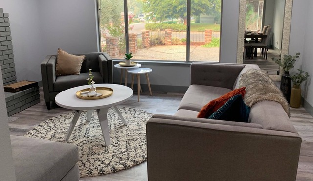 Trendy Updated 3Bd/ 2 bth w/ Pool