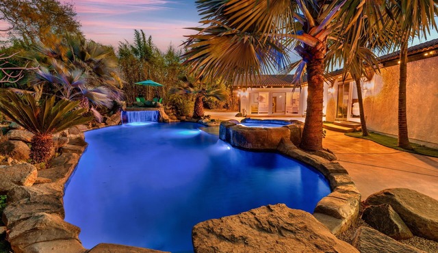 TROPICAL LUXURY OASIS Pool Spa Waterfalls Grotto 8 Bedrooms!