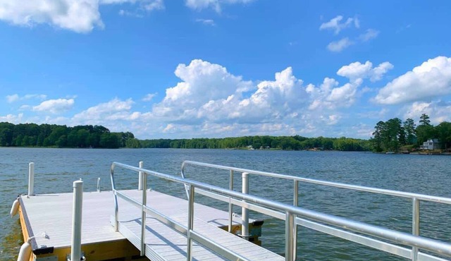 Turtle Town Bungalow on Lake Murray w/RV Parking in Prosperity