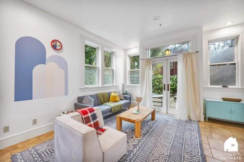 #Urban Elegance 3BR With Parking Near UC BART & Downtown