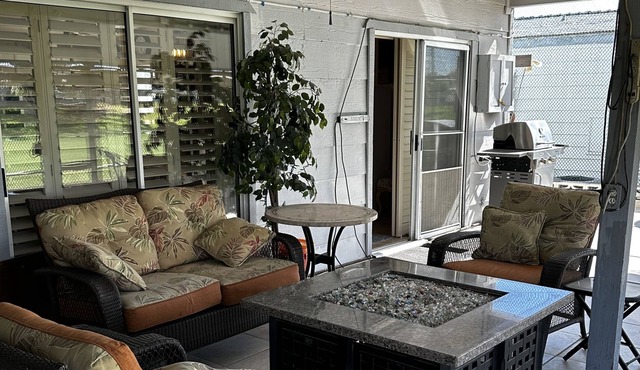 Vacation home in over 55 park with pool/tennis/ jacuzzi/restaurant.
