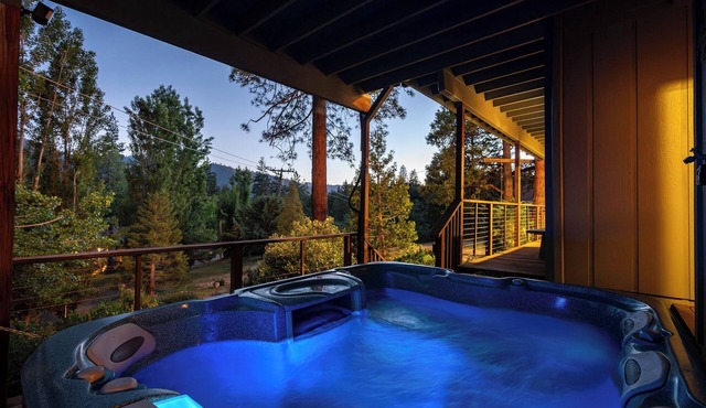 View Cabin - Mountain Retreat w/Hot Tub + Sauna