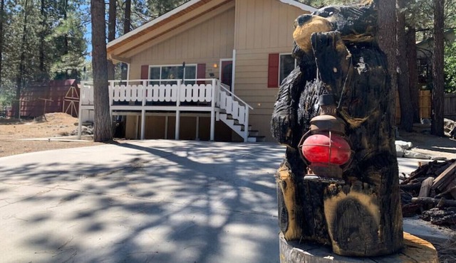 VTD · Firepit/Fireplace/King bed/fenced/VillageTrail Den in Wrightwood