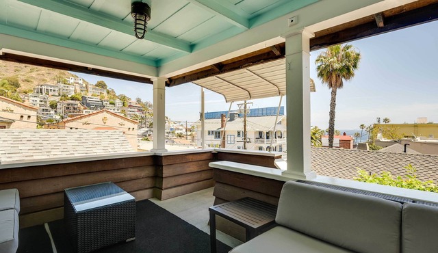 Walk to Beach: Catalina Gem w/Deck!