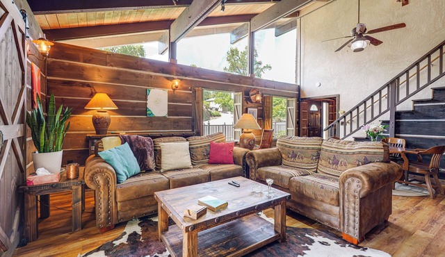 Walk to Dtwn Sonora! Rustic Creekfront Cabin