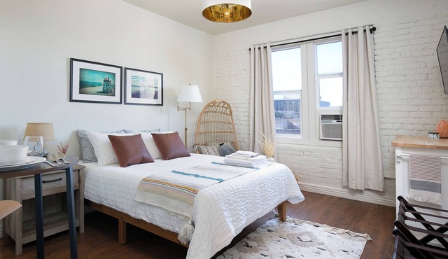 Warm & Cozy Escape Near DTLA