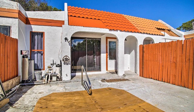 Waterfront Lauderhill Villa - Remote Escape! in Lauderhill