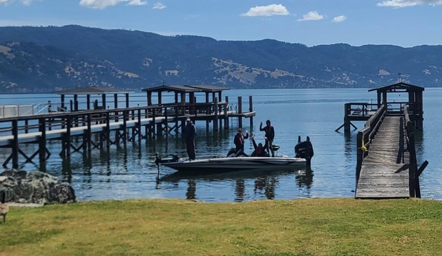 Waterfront Remodeled home; 4B/2 1/2 bath;Boat-Dock;Hot-tub; Waterslide;Kayaks.
