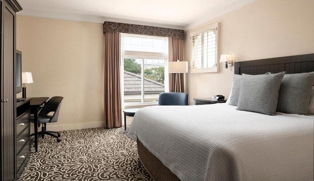 West Inn & Suites