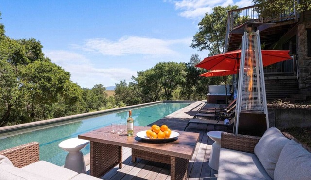 Wine Country Estate: Pool, Spa & Vineyard Views