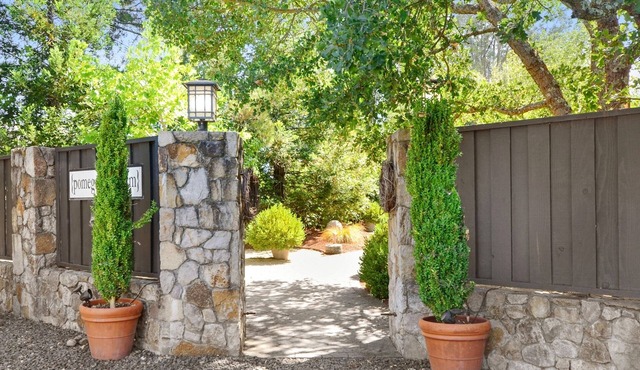 Wonderful, Comfortable, one-BRM Cottage Minutes to Sonoma Square w/Private Patio