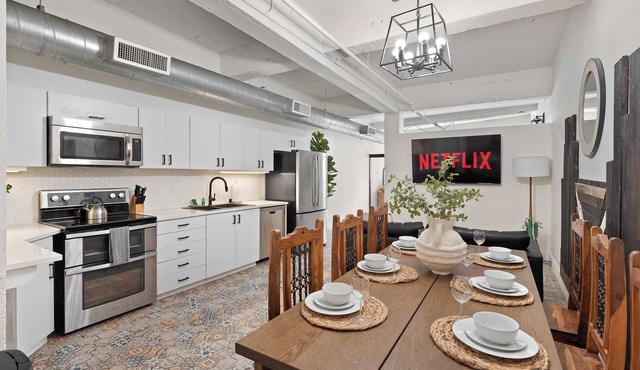 Woolworth Loft - Stylish Gaslamp Stay | Sleeps 8!