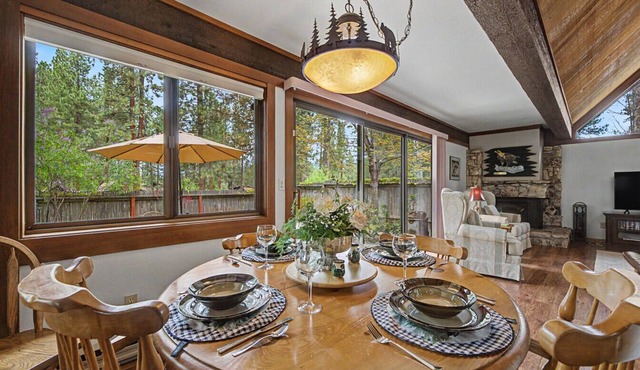Your Private Knoll Retreat | fenced yard, relaxing setting in Graeagle