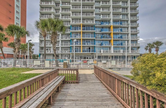 Beachfront Resort with Ocean View - Near Boardwalk! in Myrtle Beach