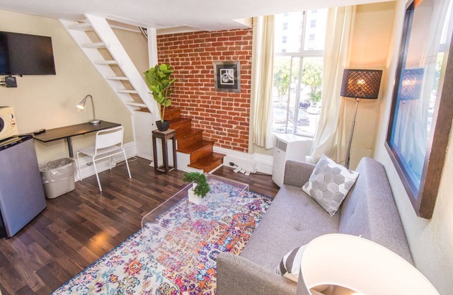 Downtown San Diego Studio for 2!