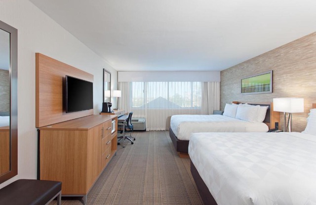 Holiday Inn Ihg Hotel 