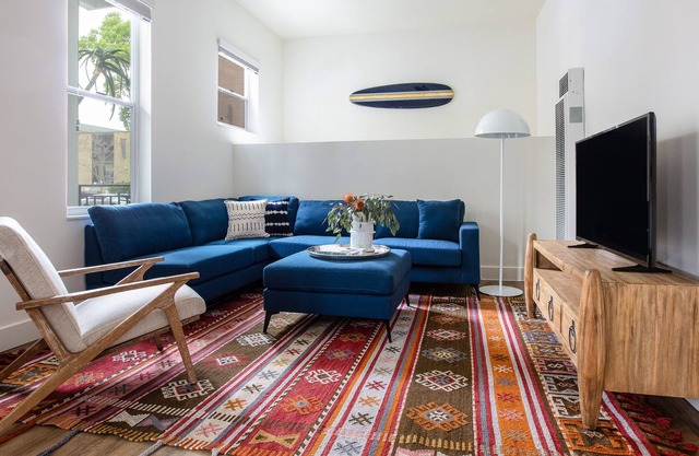 Sonder State Suites 