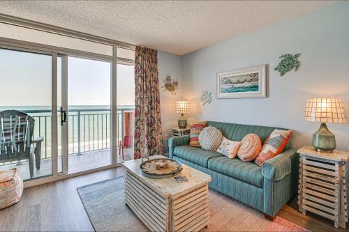 Steps to Boardwalk Condo with Pool in Myrtle Beach in Myrtle Beach