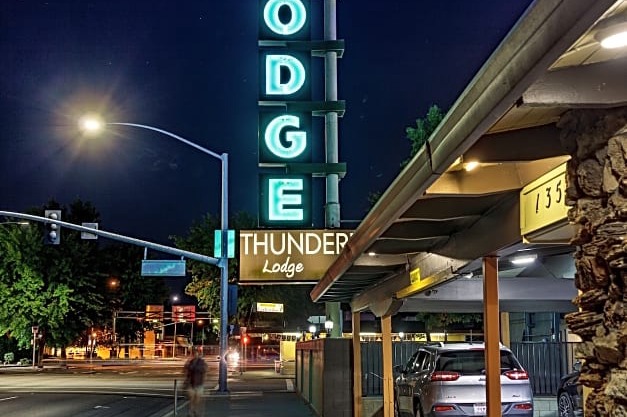 Thunderbird Lodge