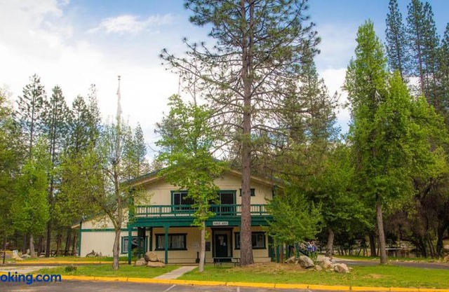 Yosemite Lakes River Yurt 22