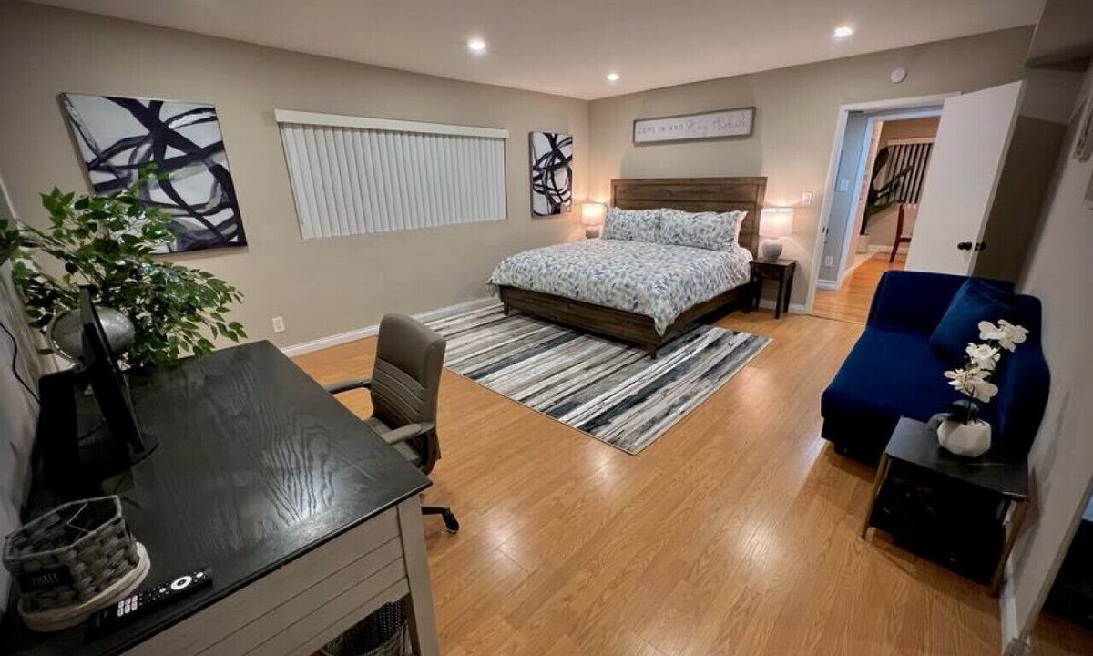 Montrose Apartment | Tranquil 2 Beds/2 Baths in the Heart of Montrose!