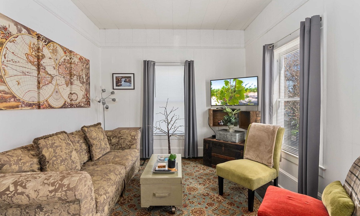 Santa Rosa Apartment | Downtown Urban Flat - 92 Walking Score