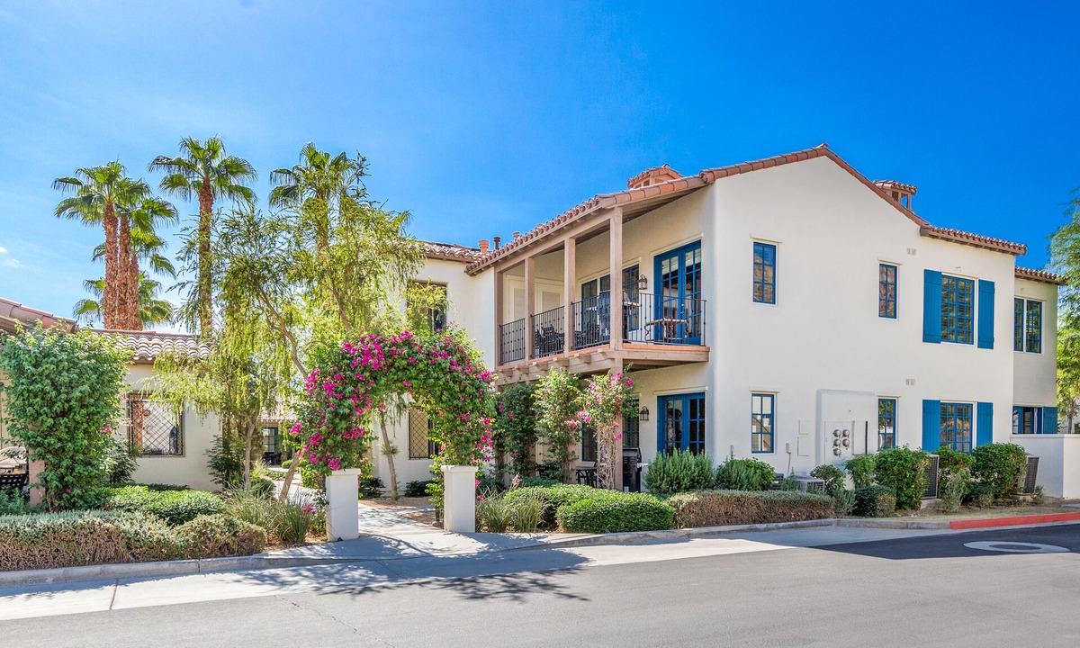 La Quinta Condo | Mountain View! Luxurious Villa near Clubhouse with Mountain Views - Pet Friendly! - Upstairs (C48)