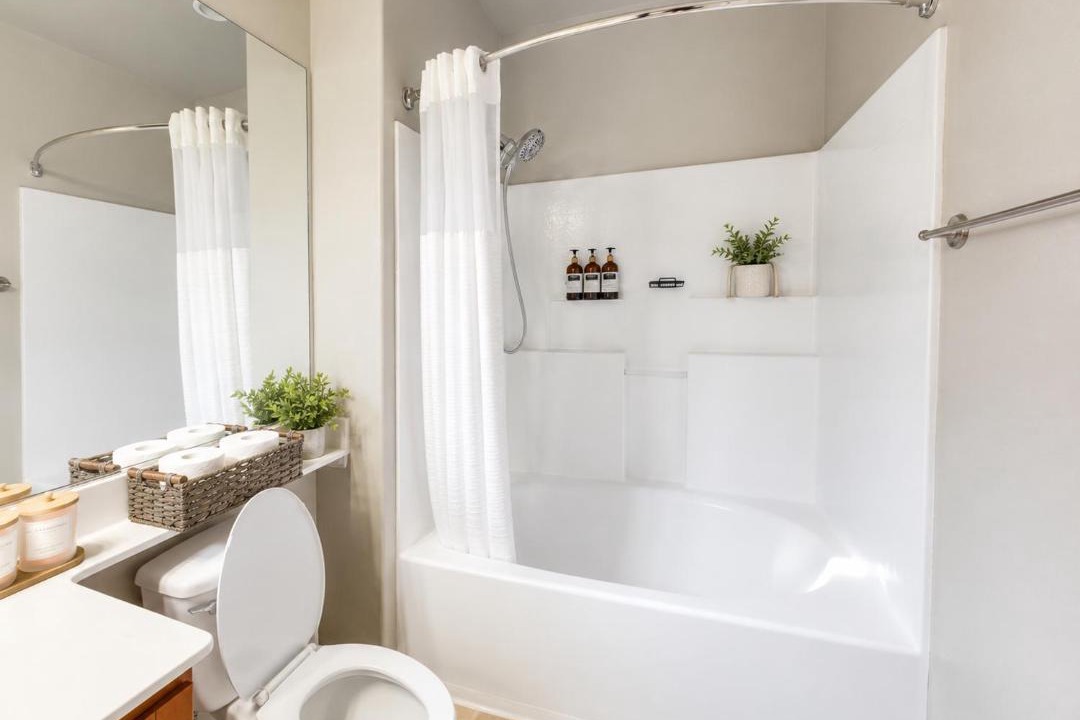 Marina del Rey House | Cozy Private Room in Shared Apartment with Gym,Pool,Sauna,Hot tub