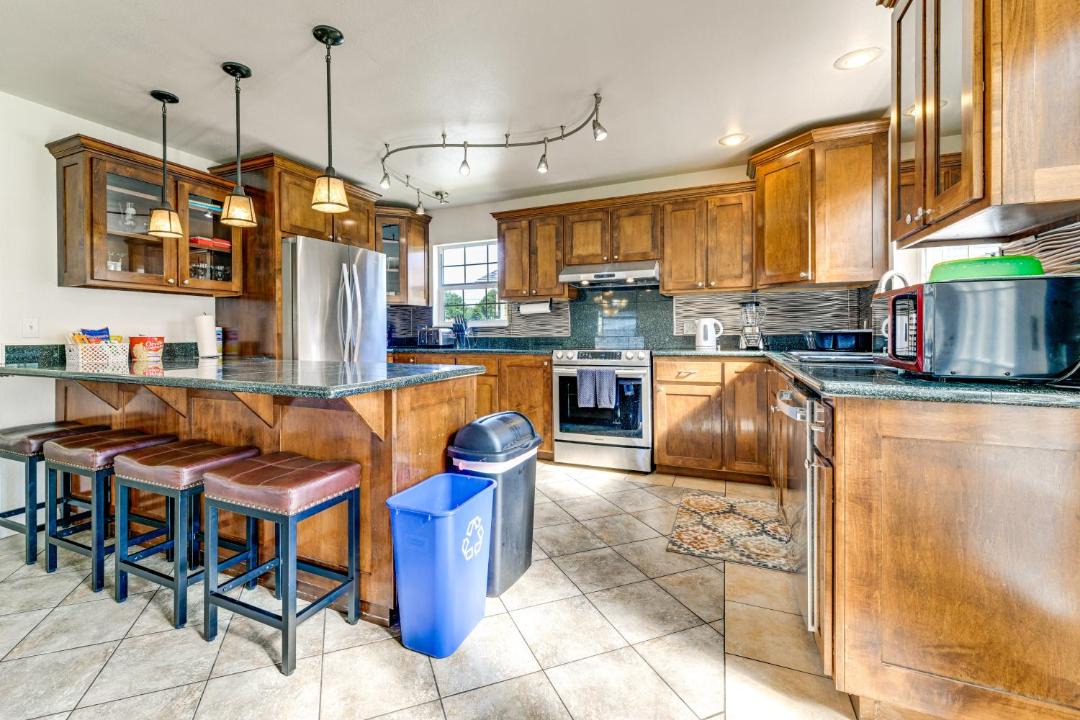 Crescent City North House | Crescent City Home w/Hot Tub: Half-Block to Beach