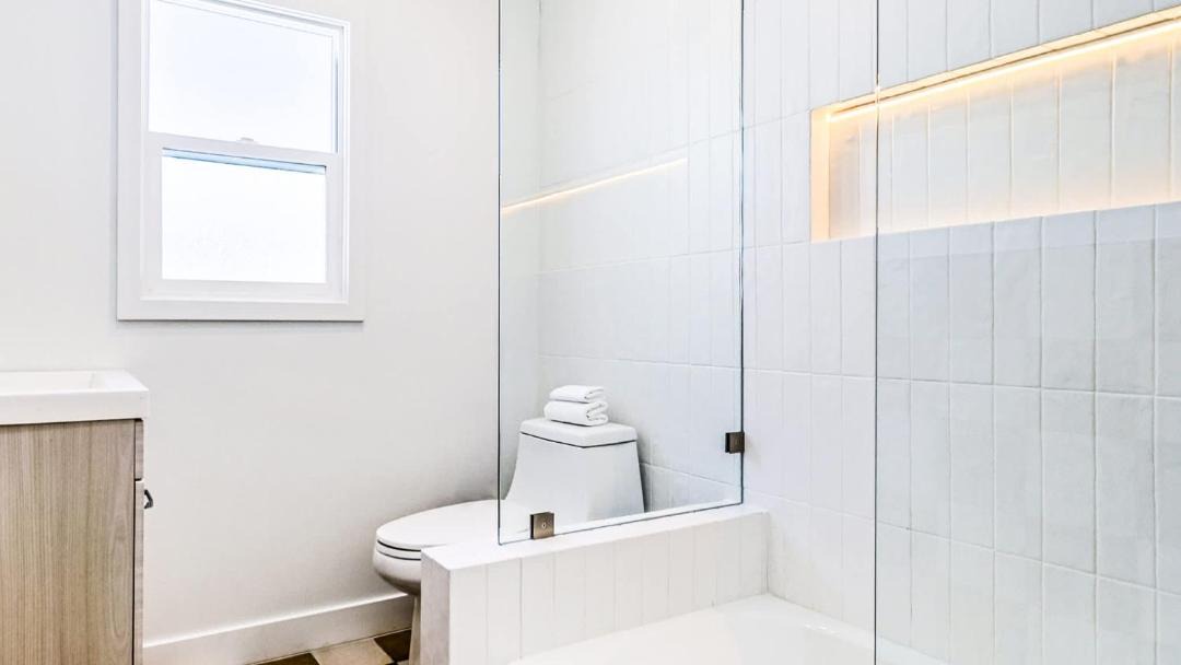 Mid City House | Modern 5BR Mid-City Retreat