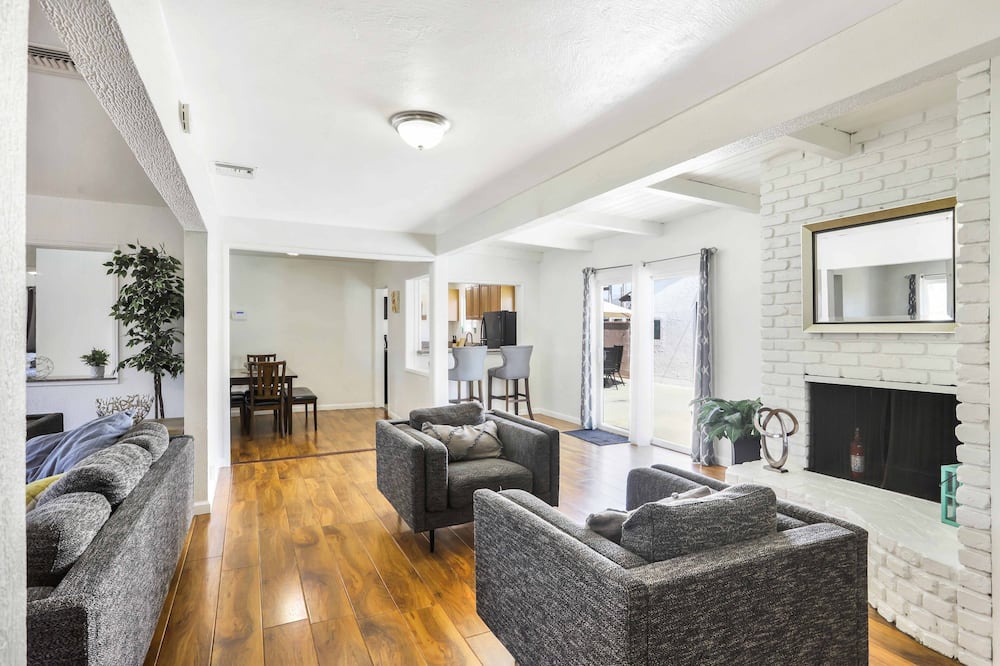 Photo of Livingroom in North Hollywood