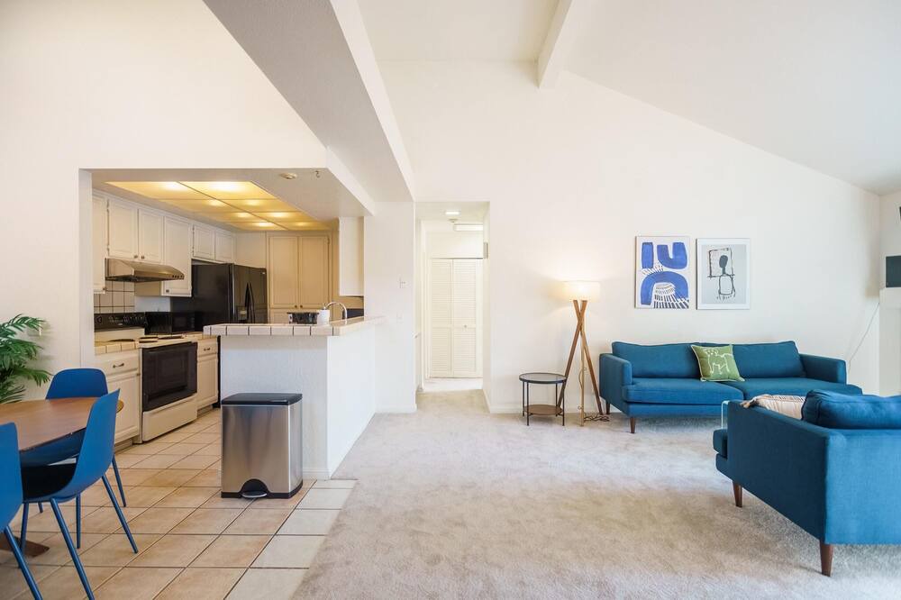 Photo of Livingroom in Newark