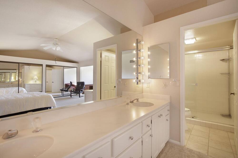 Photo of Bathroom in Bermuda Dunes