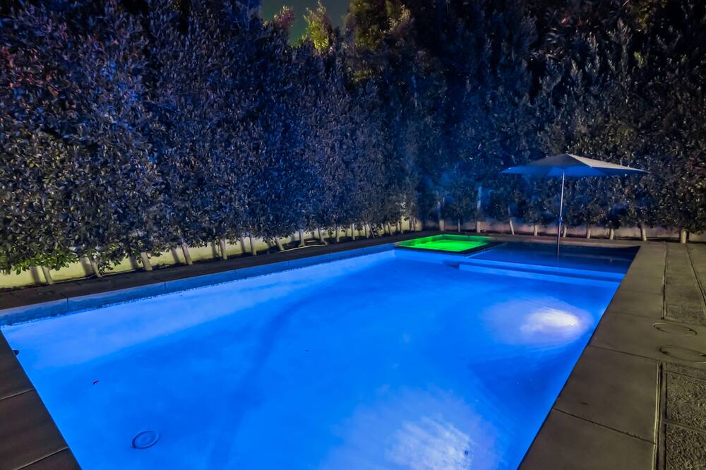 Photo of Outdoor in Valley Glen