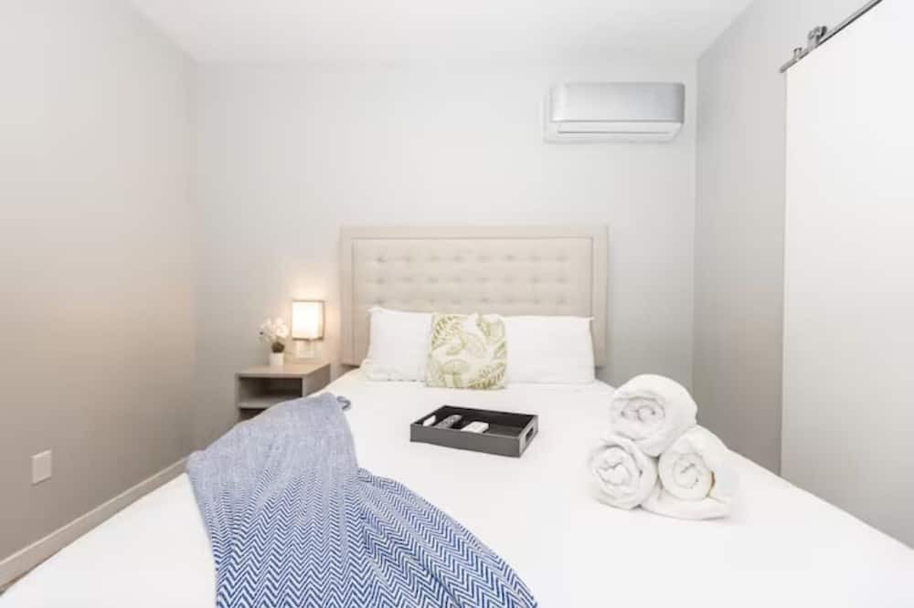 Photo of Bedroom in Midway District