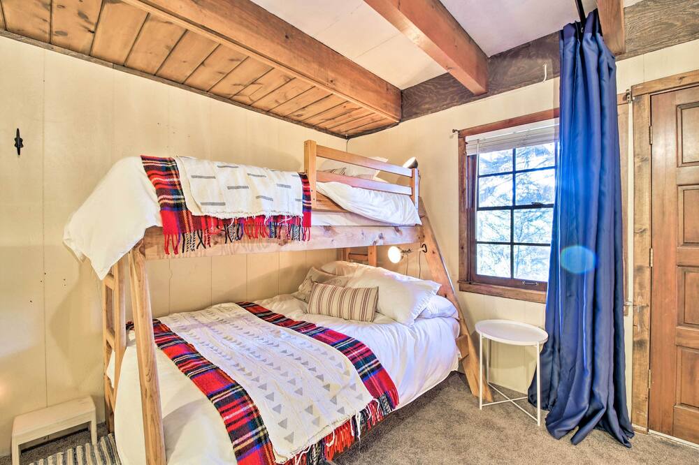 Photo of Bedroom in Arrowhead Villas