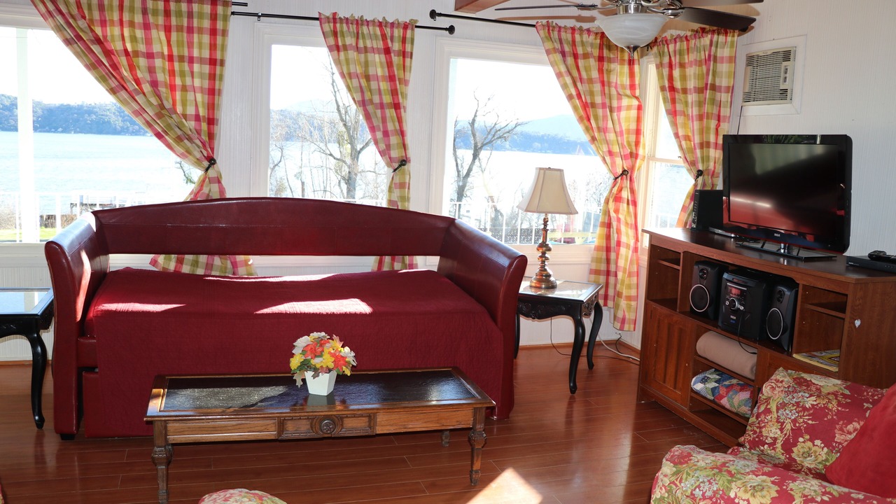 Photo of Livingroom in Wilbur Springs