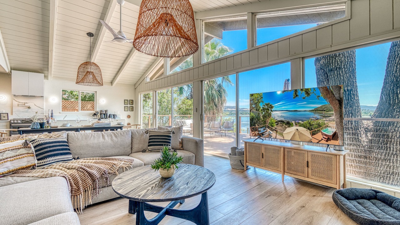 Photo of Livingroom in Lower Lake