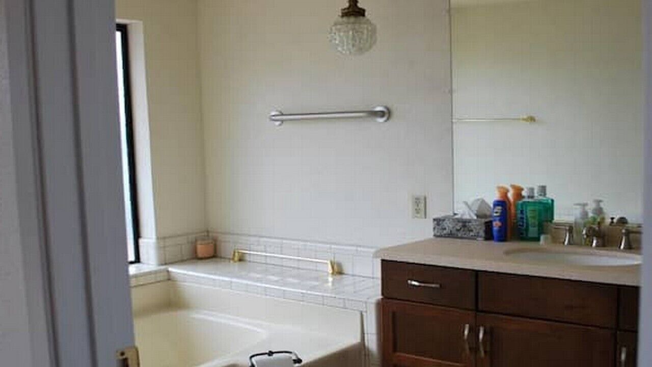 Photo of Bathroom in Kelseyville