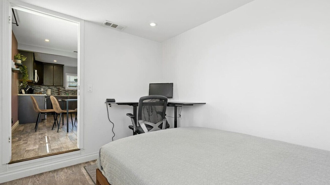 Photo of Bedroom in Midway City