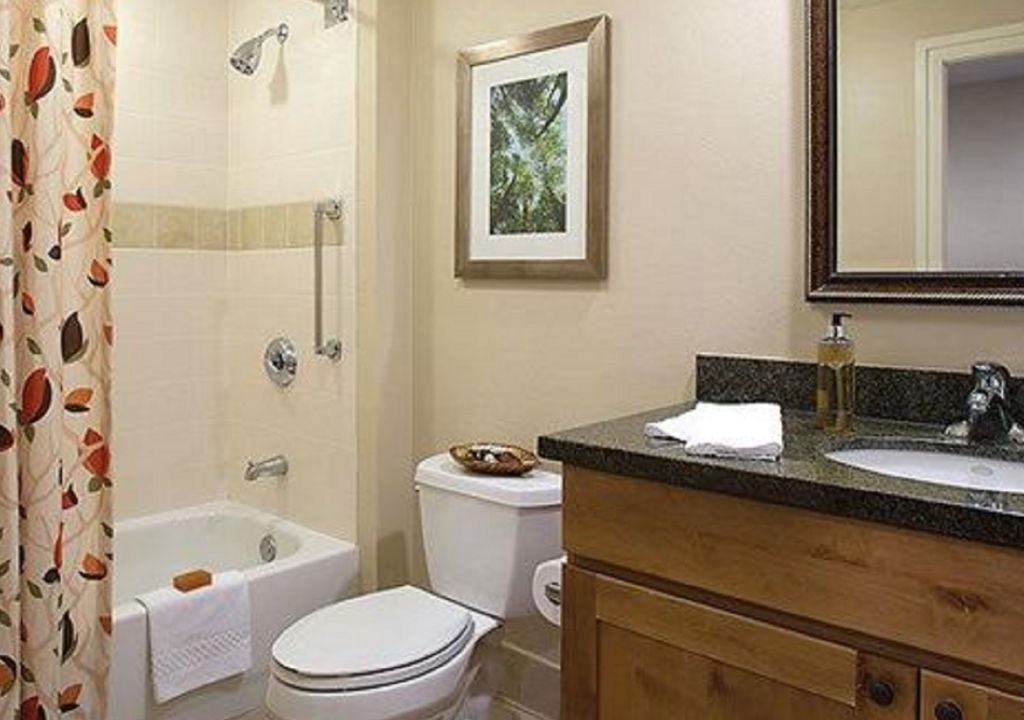 Photo of Bathroom in Lakeside Park
